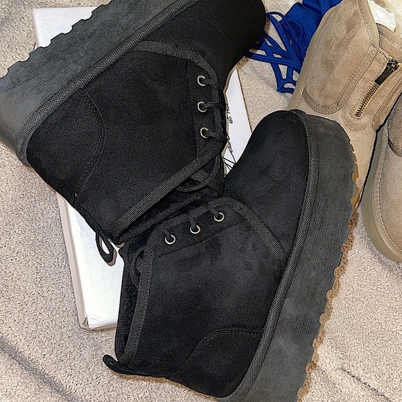 ☃️BOGO50%☃️ 🆕🖤GLAZE: BLACK Lace Up Platform Booties SIZE 9 - Picture 4 of 9